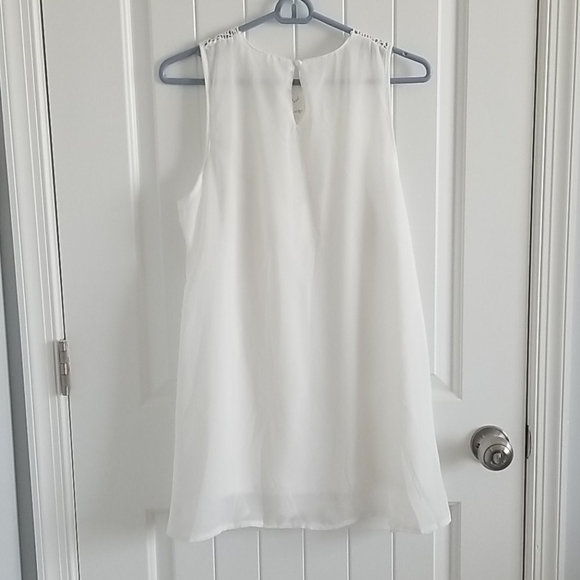 High neck lace sleeveless shirt - Picture 3 of 3